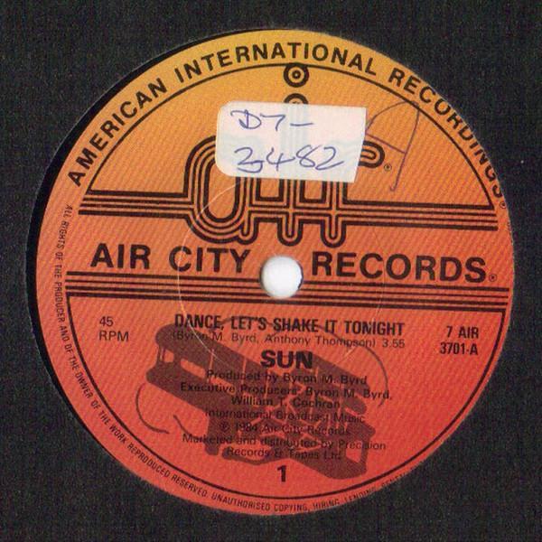 Sun  - Dance, Let' Shake It Tonight / Reggae Man